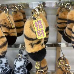 พวงกุญแจหางกระต่ายเร็กซ์แท้สำหรับฤดูหนาว ขนฟูนุ่ม ใช้ตกแต่งเป็นเครื่องประดับแฟชั่น พวงกุญแจหางเสือแบบนุ่ม - Product Image 5