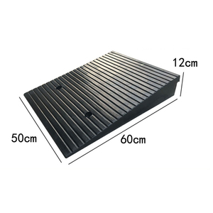 Rampa de Entrada de Perfil Bajo para una Transición Suave del Vehículo, Rampa de Goma Resistente para Evitar Daños al Chasis - Product Image 1