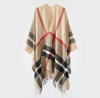Châle en polyester à motif losanges avec cape superposée, écharpe longue à franges et blocs de couleur pour femme, idéale pour l'automne/hiver et la chaleur.