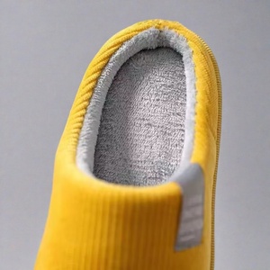 Pantuflas de Moda 2025 para Invierno, Antideslizantes, Cálidas y Acogedoras, de Felpa, para Mujeres, Adolescentes y Hombres - Product Image 4