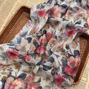 2025 מוצר חדש כסף נייר מודפס פרחים יפים נצנצים כסף דק 30d 37gsm בד שיפון לנשים שמלת קיץ - Product Image 5