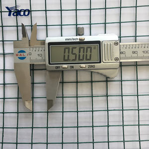 Rollo <span class=keywords><strong>de</strong></span> Malla Metálica Soldada con Recubrimiento <span class=keywords><strong>de</strong></span> PVC Negro, con Orificios Cuadrados <span class=keywords><strong>de</strong></span> 1/2'' y 1'', para Jaulas <span class=keywords><strong>de</strong></span> Aves y Pollos - Product Image 4