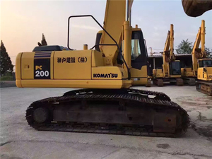 Excavatrice Komatsu PC200 d'occasion, poids en ordre de marche de 29 tonnes, moteur Cummins, capacité de la benne de 1,7 m³, fonctionnement fluide, haute efficacité - Product Image 4