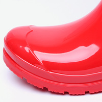Grandes bottes rouges d'extérieur personnalisées de haute qualité Bottes de pluie en caoutchouc imperméables au genou pour femmes