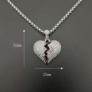 Collar con Colgante de Corazón Roto Pintado con Diamantes, en Acero Inoxidable Plateado, Superventas - Product Image 5