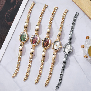 Montre Femme à Quartz, Boîtier en Alliage, Bracelet Ovale, Petit Cadran Entièrement Sertie de Strass, Montre Étudiante, Vente en Gros Europe Afrique - Product Image 2