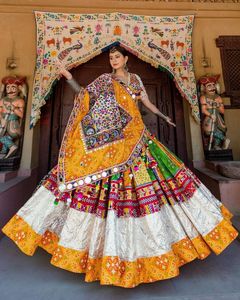 Diseñador Impreso Lehenga Choli en Heavy Butter Silk Lehenga Heavy Butter Silk con impresión digital (4 Mtr Flair) Soft Butter Silk - Product Image 1