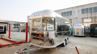 Nouveau 304 Acier Inoxydable Mobile Restaurant Alimentaire Remorque Style Hot Dogs Camper Van Café Camion De Nourriture Crème Glacée Chariot De Nourriture