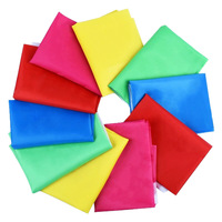 Drapeau rectangulaire coloré en polyester rouge, jaune et bleu pour cérémonie d'ouverture de compétition sportive, idéal pour le team building en extérieur - Vente chaude
