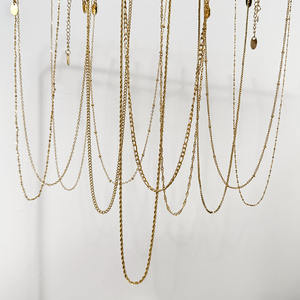 Collar Básico de Cadena con Cruz y Estrella, Cadena de Serpiente, Torcida, Veneciana y Boca de Pez en Acero de Titanio con Oro de 18K - Product Image 5