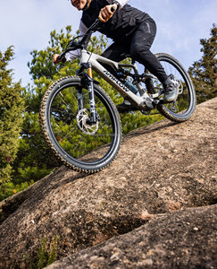 Vélo de montagne électrique Enduro 2026 Amflow PX Carbon Pro 1500W avec moteur Avinox M2s, batterie au lithium 700Wh, 150 Nm, pour les marchés américain, britannique et européen - Product Image 3