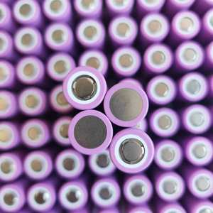 18650 Battery 2600mAh 3000mAh <span class=keywords><strong>3</strong></span>.7 V 18650 Flat Top Rechargeable Li-ion Li-ion 18650 Battery Cell for Flashlight - Product Image 2