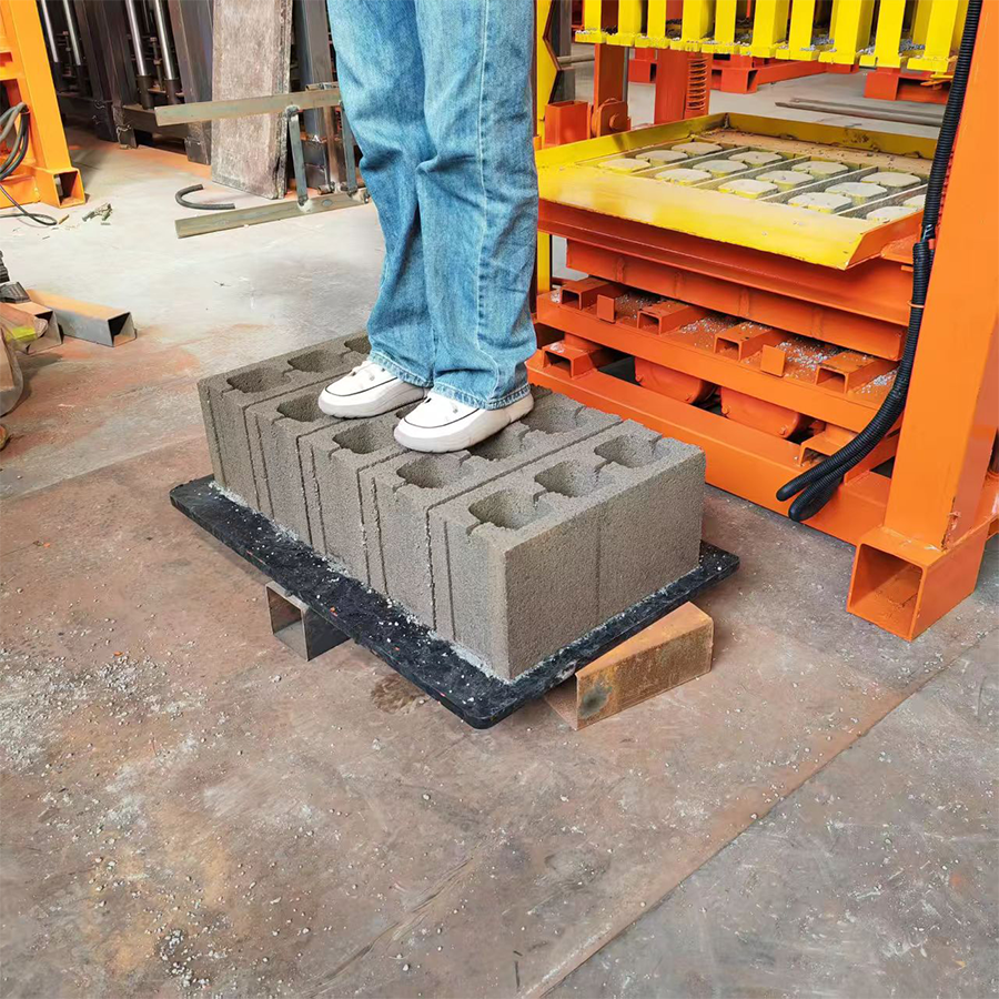 High Quality Hollow Concrete Block Molding Machine Multi-shaped ...
