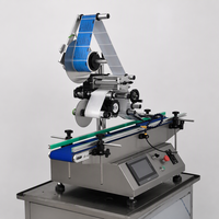 Machine d'étiquetage automatique pour surfaces planes, bouteilles, sacs en plastique, livres, sachets souples et emballages cosmétiques