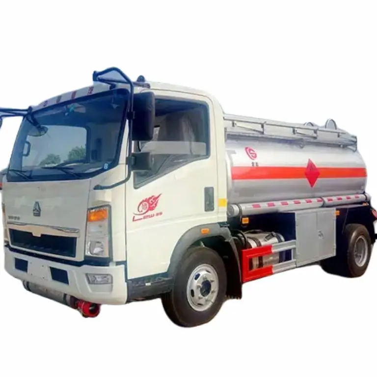 중국 하우 시노 미니 오일 연료 탱크 트럭 4000 리터 트럭 연료 탱크 가격 판매