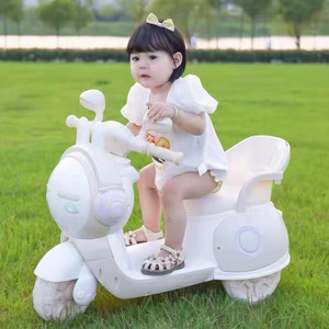 Motocicleta Eléctrica Infantil Triciclo Recargable Con Barra de Empuje Para Niños de 1 a 6 Años - Product Image 1