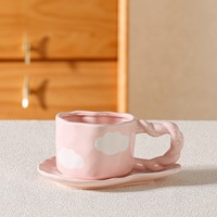 Ensembles de tasses et soucoupes en céramique nuage peintes à la main, avec poignée torsadée et bordure en forme de cœur, mugs à café de couple à motif dessin animé, vente en gros