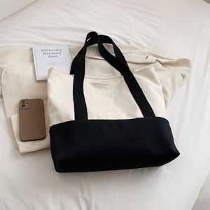 Sac fourre-tout en <span class=keywords><strong>toile</strong></span> <span class=keywords><strong>de</strong></span> coton moyen personnalisé avec impression <span class=keywords><strong>de</strong></span> logo, poche vierge et fermeture éclair, poignée longue pour l'épaule, avec cordon en ruban - Product Image 4