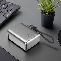 Chargeur de batterie au lithium portable, prix de gros, OEM personnalisé, écran LCD, charge rapide PD 35W, câble intégré, batterie externe 10000mAh