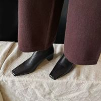 Bottines à bout carré en cuir de vachette avec fermeture éclair, doublure en peau de mouton, semelle intermédiaire en EVA, semelle extérieure en caoutchouc