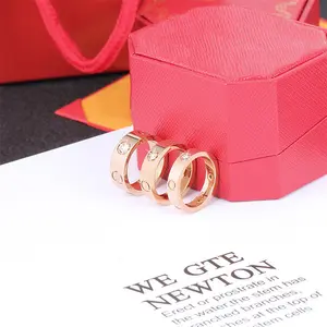 Perhiasan Cincin Sekrup Terkenal Desainer Mewah Kustom Pasangan 18K 24K Kuning Murni Berlian Emas Pernikahan Cincin Merek Cinta untuk Pria Wanita