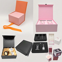 Benutzer definierte Luxus Handtasche Verpackungs box Flexo graphie bedruckte Band Geschenk boxen für Kleidung Premium Papier boxen
