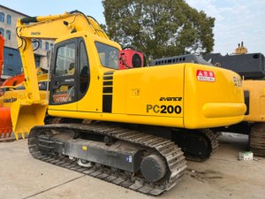 Excavatrice sur chenilles hydraulique Komatsu PC200-6 d'occasion, vente en gros d'usine, modèles Komatsu PC200-6 et Komatsu PC200-7 en promotion - Product Image 2