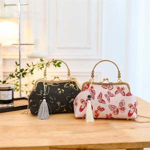 2025 प्रोम मोती कढ़ाई फूलों के हैंडबैग, शादी के लिए महिलाओं की लक्जरी शाम बैग - Product Image 2