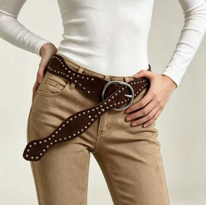 Ceinture rétro en cuir suédé marron doux, bord ondulé unique, petites clous argentés, boucle vintage en alliage ovale, largeur 3,8 cm, classique - Product Image 4