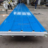 Panneaux de toiture isolés ignifuges Matériaux de construction Panneaux de toiture en aluminium reliés Isolation thermique intérieure pour la construction