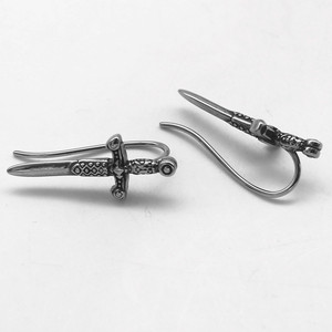 Pendientes con clip en forma de espada yunnique, diseño geométrico de acero inoxidable 316, regalo para parejas - Product Image 2