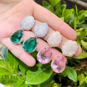 Grandes boucles d'oreilles pendantes en forme de goutte d'eau rose et verte, tendance, serties de cristaux, en alliage de cuivre et de laiton, pour mariage, banquet, fête, femmes, plaquées or - Product Image 1