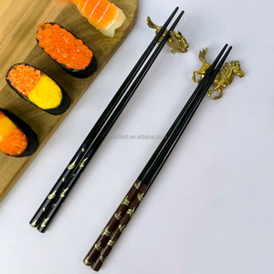 Ensemble de baguettes japonaises de la série Golden Horse, cadeaux d'affaires, haute qualité, 2 paires, porte-baguettes Golden Horse, bois écologique, métal - Product Image 6