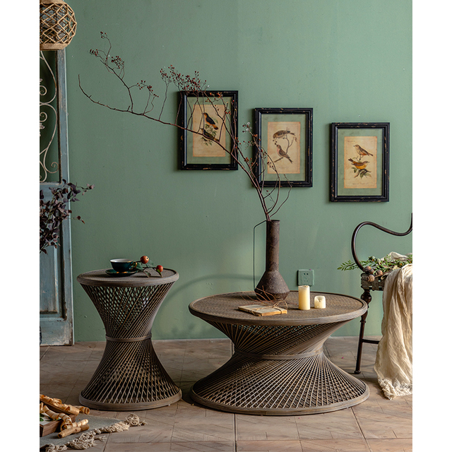 Vintage Elegant Woven Rattan and Bamboo Round Coffee Table for Home or Garden Terrace Furniture