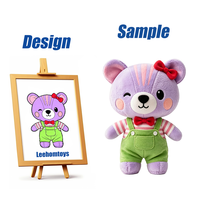 Ours en peluche bouclé marron super doux avec salopette bleue, personnalisable avec logo OEM, en coton PP, cadeau souvenir confortable et mignon
