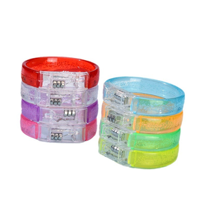 Bracelet LED Lumineux Clignotant dans le Noir pour Concerts, Festivals, Fêtes, Mariages, Noël, Anniversaires - Product Image 6