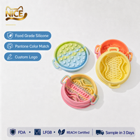 Bol à alimentation lente en silicone de qualité alimentaire NicePets |   Labyrinthe anti-étouffement à dégradé arc-en-ciel avec ventouse |   Tapis à lécher à deux poignées pour chien et chat