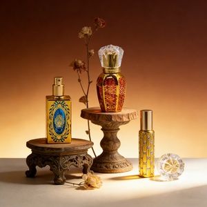 Flacon de parfum de luxe de style arabe 30 ml, sculpté et doré, avec bouchon en cristal, pour huiles essentielles du Moyen-Orient, vaporisateur de brume parfumée - Product Image 2