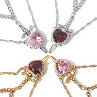 Cadeau de la Saint-Valentin : pendentif en forme de cœur en cristal rouge avec collier de couple en dentelle ouverte superposé