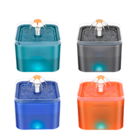 Fontaine à eau automatique pour animaux de compagnie, étanche, en plastique, moderne, portable, pour chats, rechargeable, intelligente, avec écran LCD, design solide