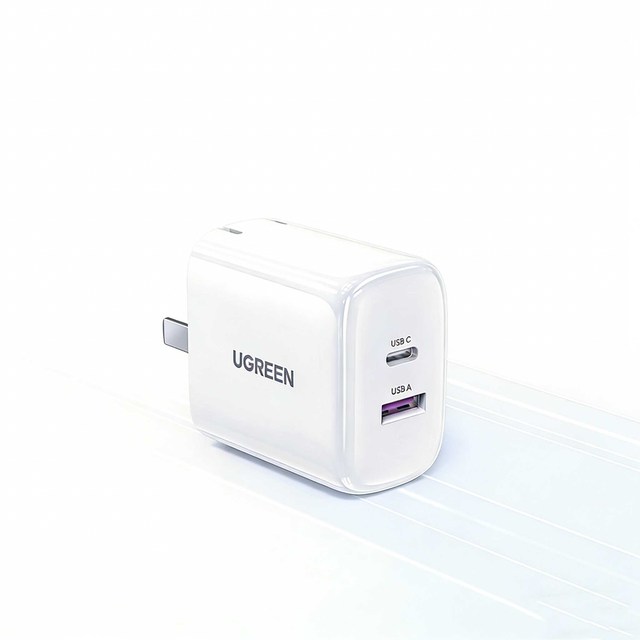 UGREEN 45W GaN PD Fast Charger for iPhone 17/16 Pro Max with Foldable Plug