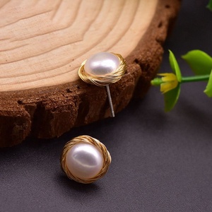 Brincos de Madrepérola: Design Clássico e Atemporal, Confortáveis para Uso Diário, Presente Feminino, Joia de Moda de Alta Qualidade - Product Image 3