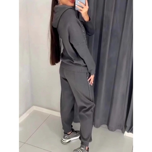 แฟชั่นฤดูใบไม้ผลิและฤดูใบไม้ร่วงสำหรับผู้หญิง เสื้อฮู้ดประดับเลื่อมลำลองสุดฮิต ชุดเซ็ต 2 ชิ้น สไตล์สปอร์ต - Product Image 2