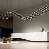 Lustre LED moderne de luxe en forme de vague, luminaire suspendu personnalisable en acier inoxydable et verre pour hall d'hôtel et villa