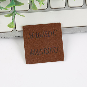 Étiquettes en cuir personnalisées Rongsheng, gaufrées et thermosoudées pour jeans, sacs, vêtements, impression de logo, personnalisation en usine. - Product Image 2