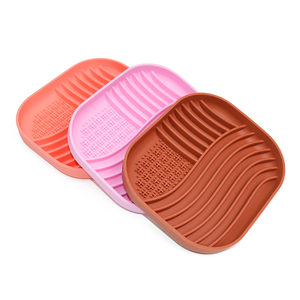 Alfombrilla para lamer perros, cuenco de alimentación lenta de silicona antideslizante, almohadilla para lamer perros para mascotas, aseo, recorte de uñas, baño, ansiedad, alivio del aburrimiento - Product Image 4