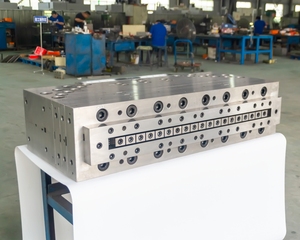 Molde de Extrusión de Alta Calidad Personalizado para Paneles de Puerta Huecos de PVC/WPC de 600mm-1100mm para Electrodomésticos, con Certificación ISO9001 - Product Image 2