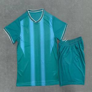 人気メンズサッカーユニフォーム、サッカージャージ、トラックスーツ、カジュアルシャツ、速乾性、通気性、軽量、100％ポリエステル、OEMチーム - Product Image 1