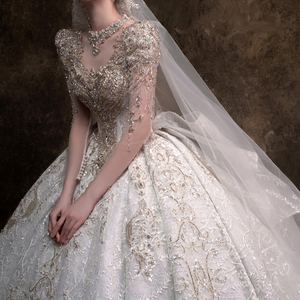 LSHT127 Vestido de Novia de Lujo Moderno con Cuello Alto, Apliques de Encaje Floral con Cristales, Bordado, Estilo Imperio, con Cola de Capilla - Product Image 3