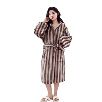 Rétro genou longueur robe de chambre en gros genou longueur peignoirs de bain à capuche vert rayure hiver maison bonne Absorption peignoir